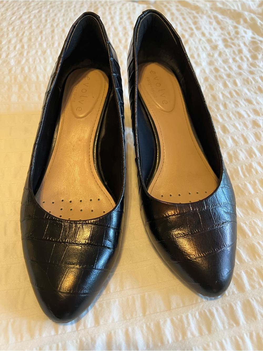 Easy Spirit Black Croc-Embossed Mid Block Heel Pumps (wide width) - Picture 2 of 8
